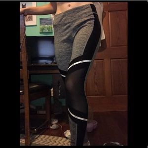 Leggings with mesh knee